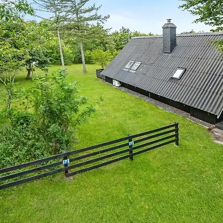 Vakantiehuis Two-bedroom Holiday In *